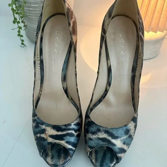 Stylish Leopard Print Peep Toe Heels - Picture 2 of 4